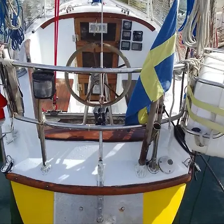 El Barquito De 船上ホテル *