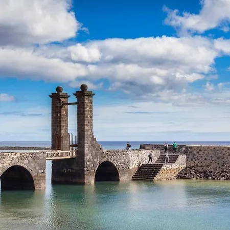 El Barquito De Arrecife Botel