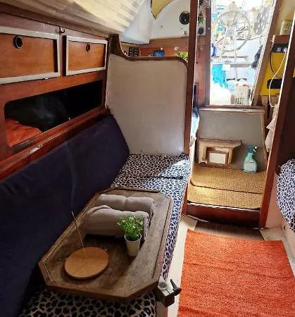 Botel El Barquito De