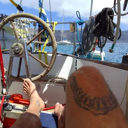 Botel El Barquito De *