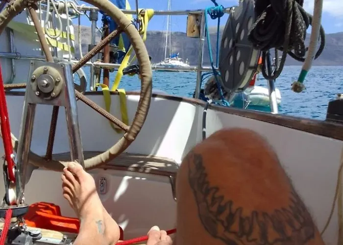 ספינת מלון El Barquito De *